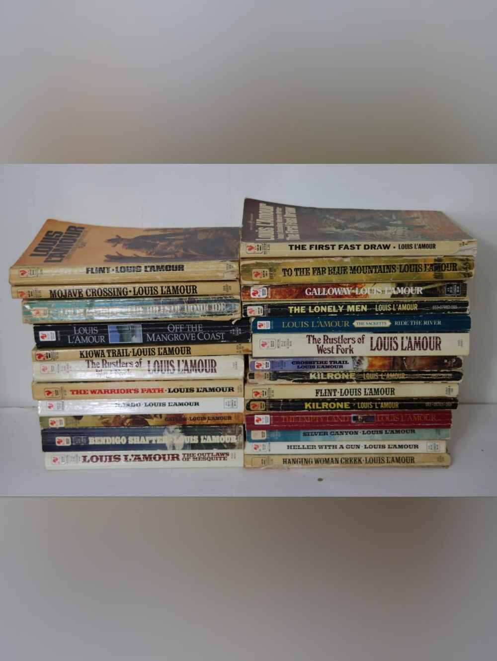25 Louis L'amour Western Novels